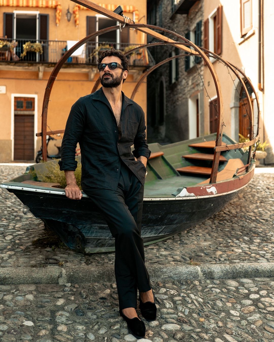 Summer Shirt in Black Linen Classic with one piece collar placket - 3