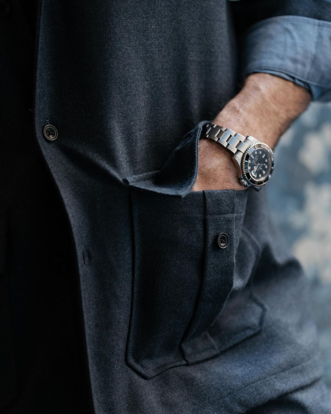 Close up of model wearing the wool flannel shirt jacket for men by Luxire in navy blue 5